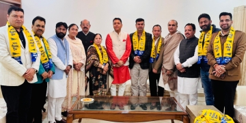 BJP-Congress Suffer a Setback! Several Leaders, Including Former Councilors, Join ‘AAP’