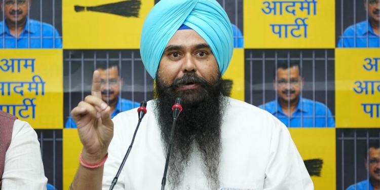 AAP Launches Scathing Attack on BJP Over Shaheed Bhagat Singh’s Statue