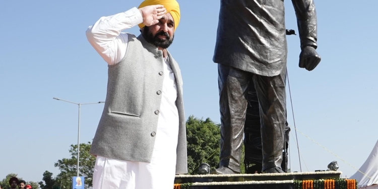 PUNJAB CM DEDICATES ‘NISHAAN-E-INQUILAAB’ PLAZA TO THE MASSES