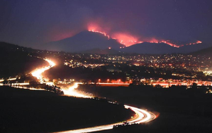 Homes destroyed as bushfires threaten towns in Australia