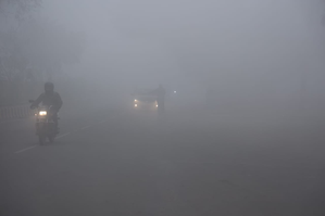 Dense fog in Delhi-NCR: 184 flights delayed, 26 trains running late 