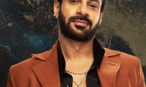 Karan Veer Mehra lifts the ‘Bigg Boss 18’ trophy