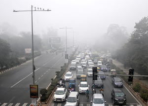 Delhi’s air quality remains in ‘very poor’ category, IMD predicts cloudy weather