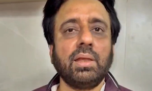 Delhi Police conducting raids to arrest AAP MLA Amanatullah Khan