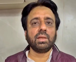 Delhi Police conducting raids to arrest AAP MLA Amanatullah Khan