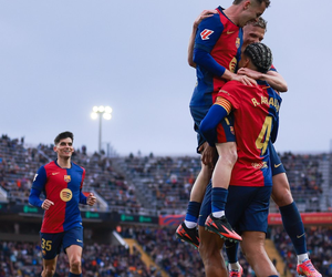 La Liga: FC Barcelona reclaim top position with four goal win over ten-man Real Sociedad