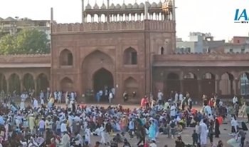 Delhi: Eid-ul-Fitr to be celebrated today; police on high alert amid bomb threats