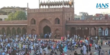 Delhi: Eid-ul-Fitr to be celebrated today; police on high alert amid bomb threats