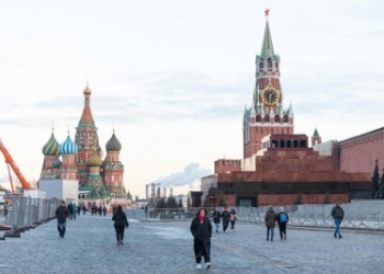 Russia expels two British diplomats on charges of espionage