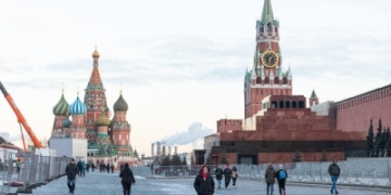 Russia expels two British diplomats on charges of espionage
