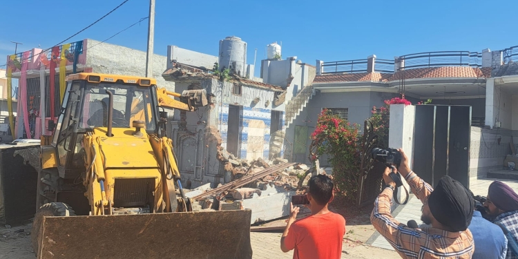 Yudh Nashian Virudh: Two illegal structures of drug traffickers demolished in Sangrur