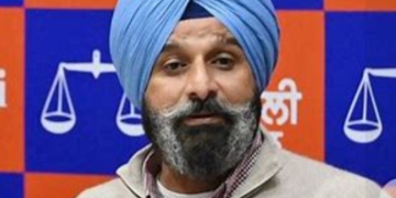 Revolt in SAD(Badal) over expulsion of Akal Takht Jathedar, Bikram Majithia too rebelled against SGPC decision