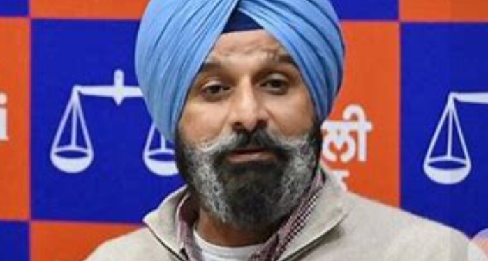 Revolt in SAD(Badal) over expulsion of Akal Takht Jathedar, Bikram Majithia too rebelled against SGPC decision