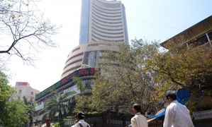 Indian stock market recovers from early losses as FY26 begins