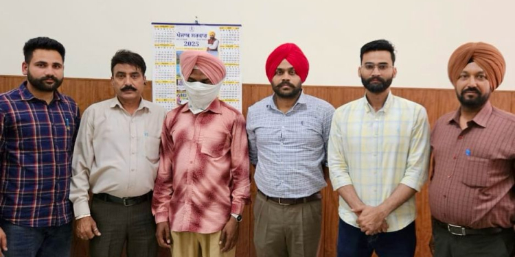 Vigilance Bureau nabs Panchayat Secretary taking Rs 20000 bribe