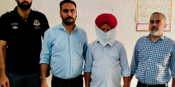 Punjab Govt drive against corruption : VB nabs Clerk red handed taking bribe