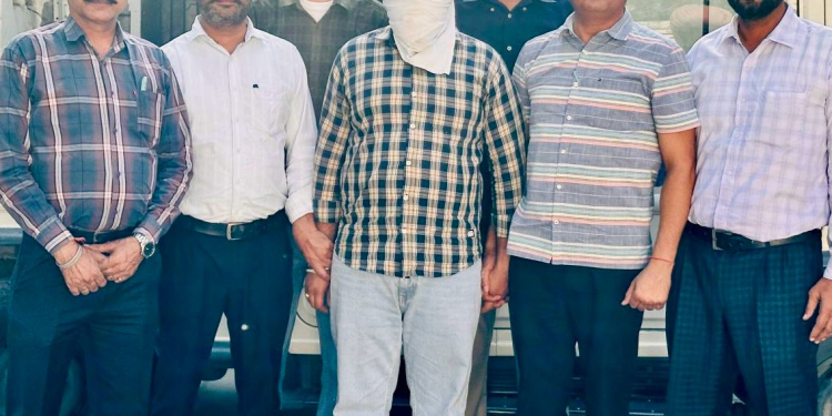 Punjab Govt drive against corruption : VB nabs Clerk red handed taking bribe
