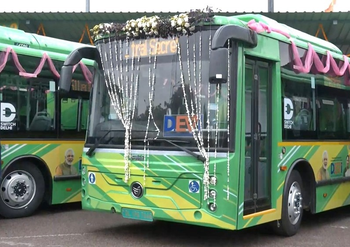 Delhi CM Rekha Gupta launches 400 electric buses