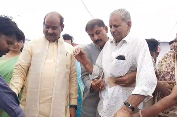 Om Birla inaugurates Pradhan Mantri Divyasha Kendra in Kota, distributes aids to beneficiaries