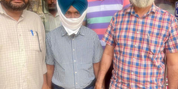 Drive against corruption : VB flying squad nabs PUNBUS Superintendent accepting Rs 20,000 bribe