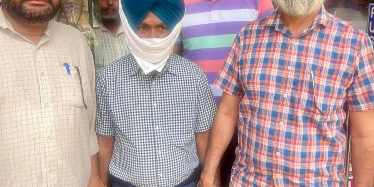 Drive against corruption : VB flying squad nabs PUNBUS Superintendent accepting Rs 20,000 bribe