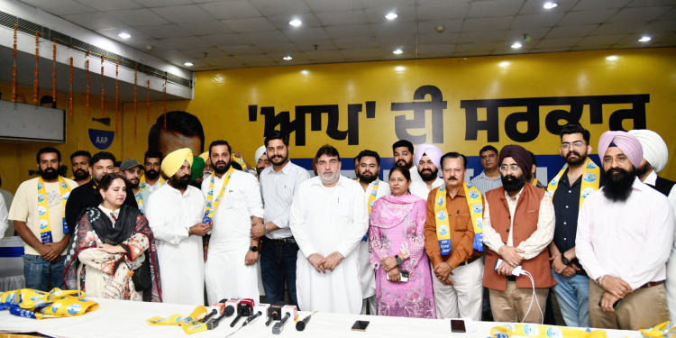 Congress Faces Setback in Ludhiana West! Several Leaders Join Aam Aadmi Party