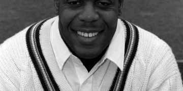 Former England pacer David Lawrence dies at 61