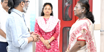 Prez Murmu visits ailing Shibu Soren at Ganga Ram Hospital, meets Hemant Soren and family