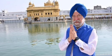 Union Minister Hardeep Singh Puri expresses delight at revisiting the aura of a bygone era at premiere of ‘Umrao Jaan’