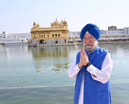 Union Minister Hardeep Singh Puri expresses delight at revisiting the aura of a bygone era at premiere of ‘Umrao Jaan’
