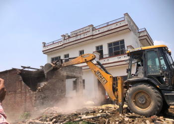 ‘Yudh Nasheya Virudh’: Illegal Construction of Drug Smuggler on Panchayat Land Demolished in Village Chatauli Kalan, SAS Nagar