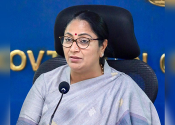 Delhi bans fuel for old vehicles from today