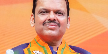 ‘Proud of Hindi, no red carpet for English’: Maha CM