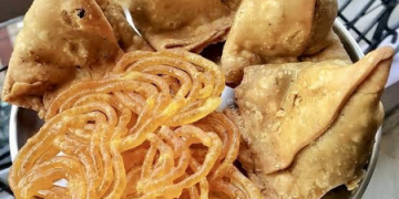 Warning boards for samosas & jalebis: A big step to curb obesity in India, say experts