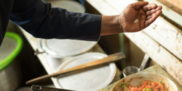 Salt warning labels on restaurant menus key to fight heart, kidney disease: The Lancet