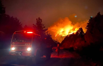 Two major wildfires force mass evacuations in Turkey