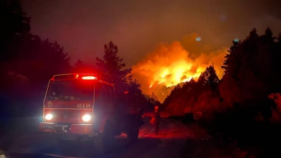 Two major wildfires force mass evacuations in Turkey