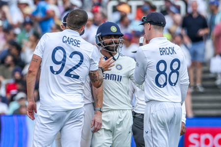 3rd Test: Ravindra Jadeja-Brydon Carse involved in heated collision at Lord’s