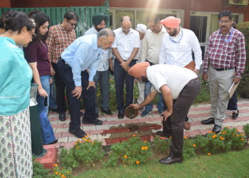 HAR SHUKARVAR DENGUE TE VAR: HM DR BALBIR INSPECTS COLLEAGUES’ RESIDENCES, CALLS COLLECTIVE EFFORTS TO COMBAT DENGUE