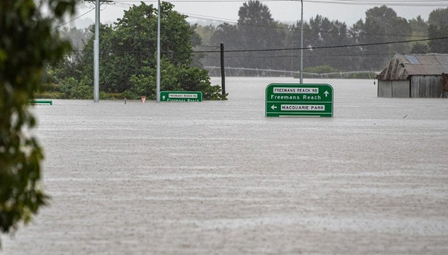 Australia: Emergency search launched for woman swept away in floodwater