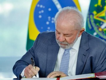 Brazil to challenge US tariffs at WTO, mulls relief package