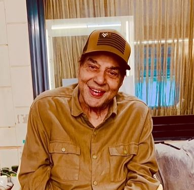 Dharmendra gets philosophical in his shayari, reflects on its deeper meaning