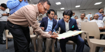 Jyotiraditya Scindia's son Mahanaryaman offers prayers at Indore temple before taking MPCA charge
