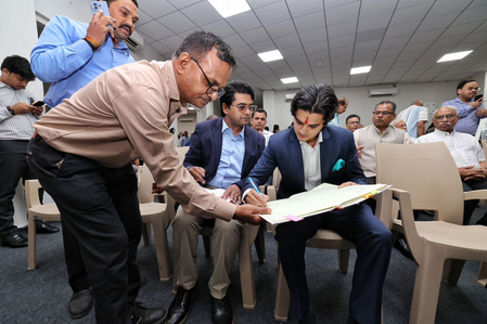 Jyotiraditya Scindia's son Mahanaryaman offers prayers at Indore temple before taking MPCA charge