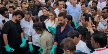 Akshay Kumar cleans up Mumbai’s Juhu beach a day after Ganpati Visarjan