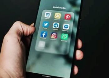 Social media platforms required to deactivate accounts of under-16s under Australian ban