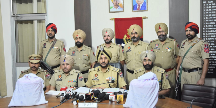 NOTORIOUS DRUG SMUGGLER SONI AMONG FIVE HELD WITH 8.1KG HEROIN IN AMRITSAR