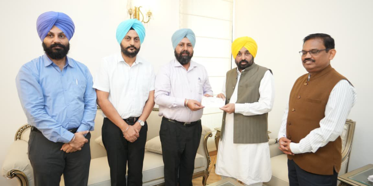 PCS officers association hands over cheques worth Rs 12 lakh to CM for Chief Minister’s relief fund