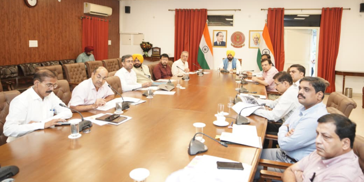 ENSURE GOOD HEALTH OF HUMAN AND CATTLE IN FLOOD AFFECTED AREAS: CM TO OFFICERS