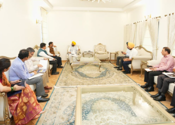 Industrialists of Punjab personally hand over cheques to Chief Minister Bhagwant Singh Mann amounting to Rs. 6 crore approx. towards Chief Minister Rangla Punjab Fund